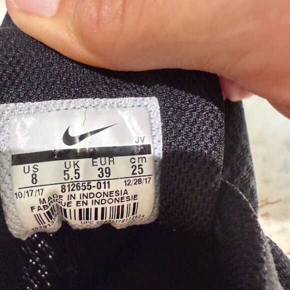 Nike Tanjun Black and White Running Shoe, Size 8 - Picture 4 of 6